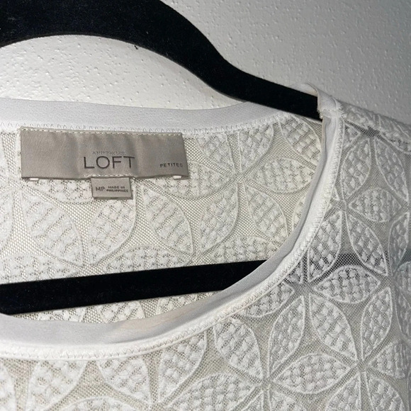 Ann Taylor LOFT White Jacquard Floral Print Semi-sheer Top Medium Petite Women’s - Picture 3 of 11